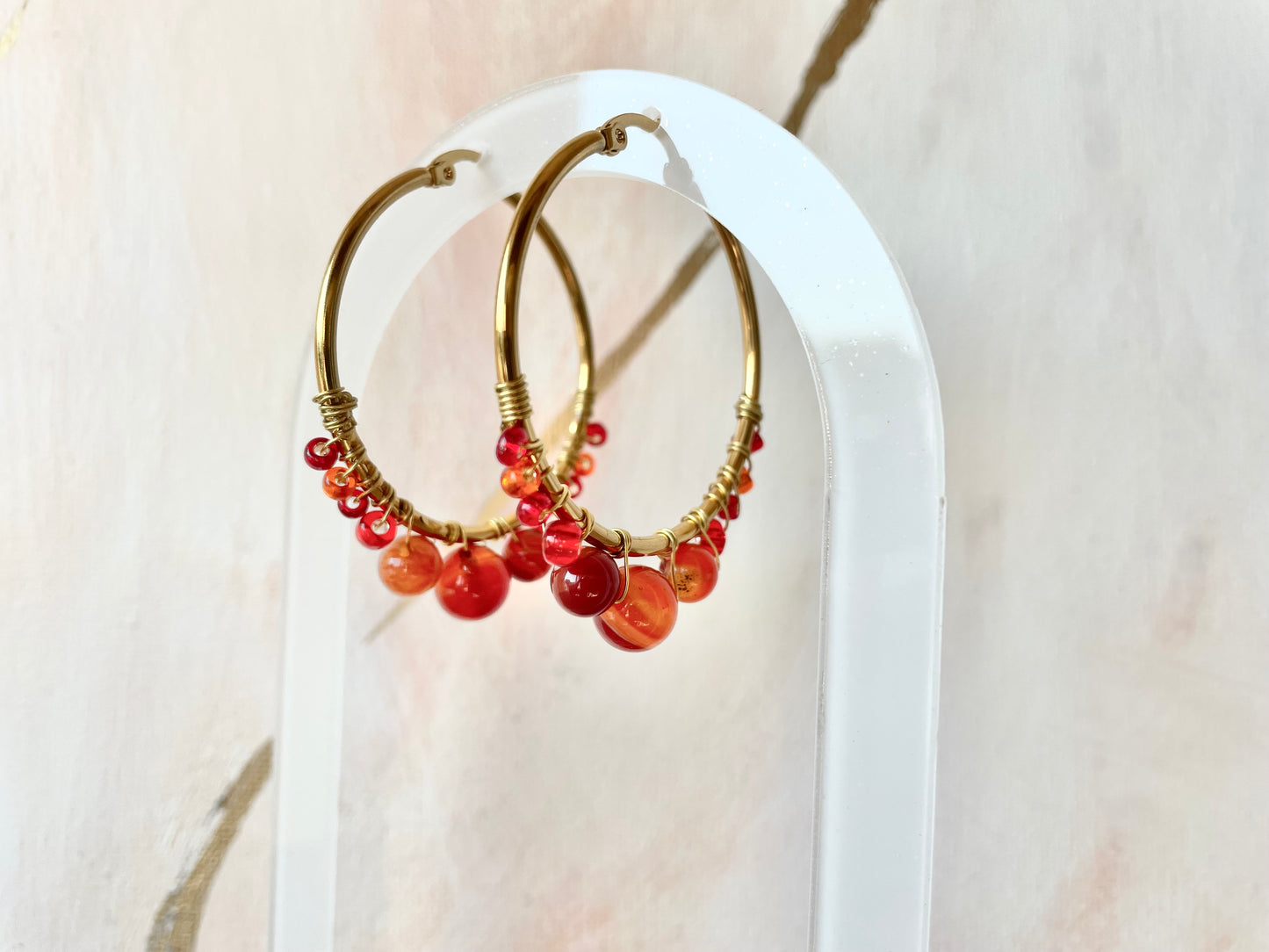 Boucles d’oreilles créoles perles et pierres naturelles ~