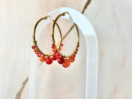 Boucles d’oreilles créoles perles et pierres naturelles ~