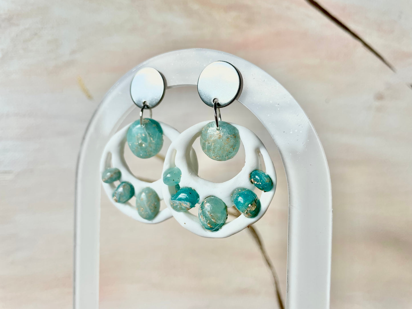 Boucles d’oreilles avec fake stones sur anneaux ~