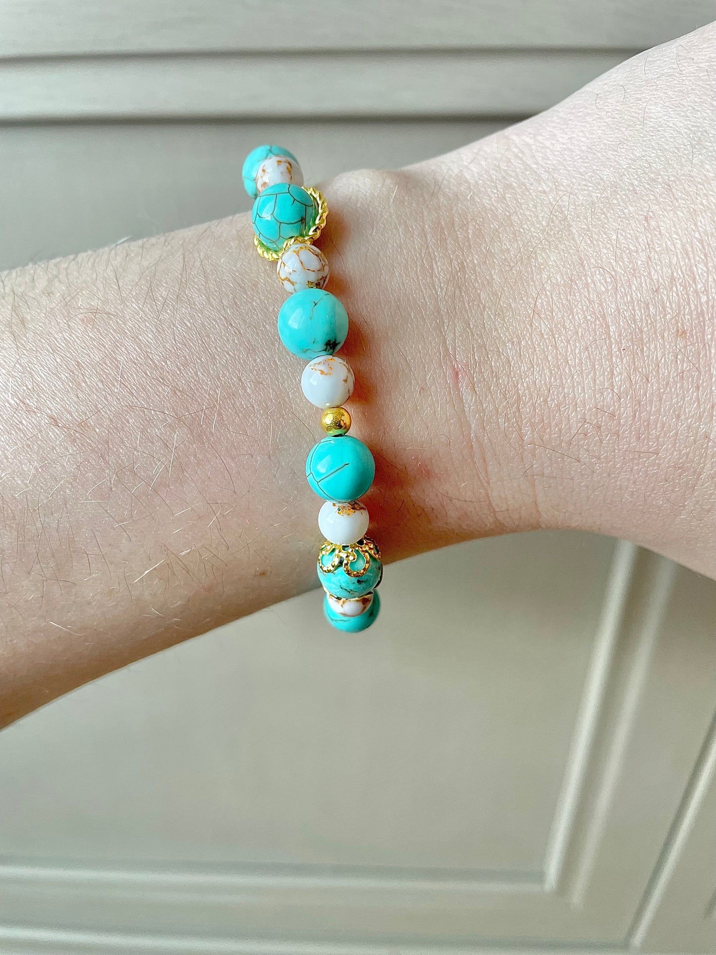 Bracelet en pierres naturelles de turquoise ~