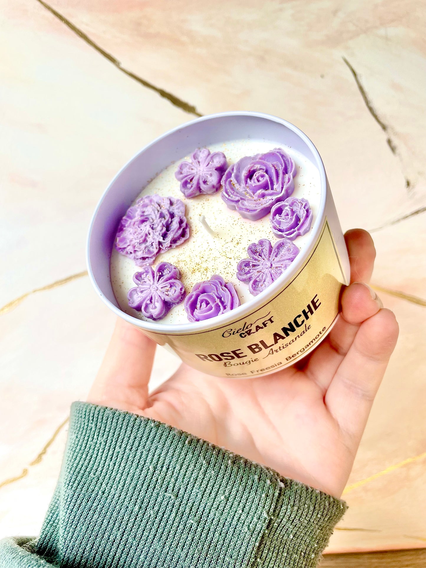 Bougie en pot artisanale Rose Blanche ~