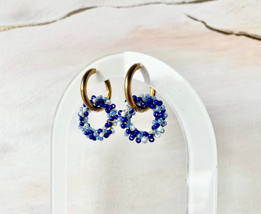 Boucles d’oreilles et cercle en perles tressées bleu nuit ~