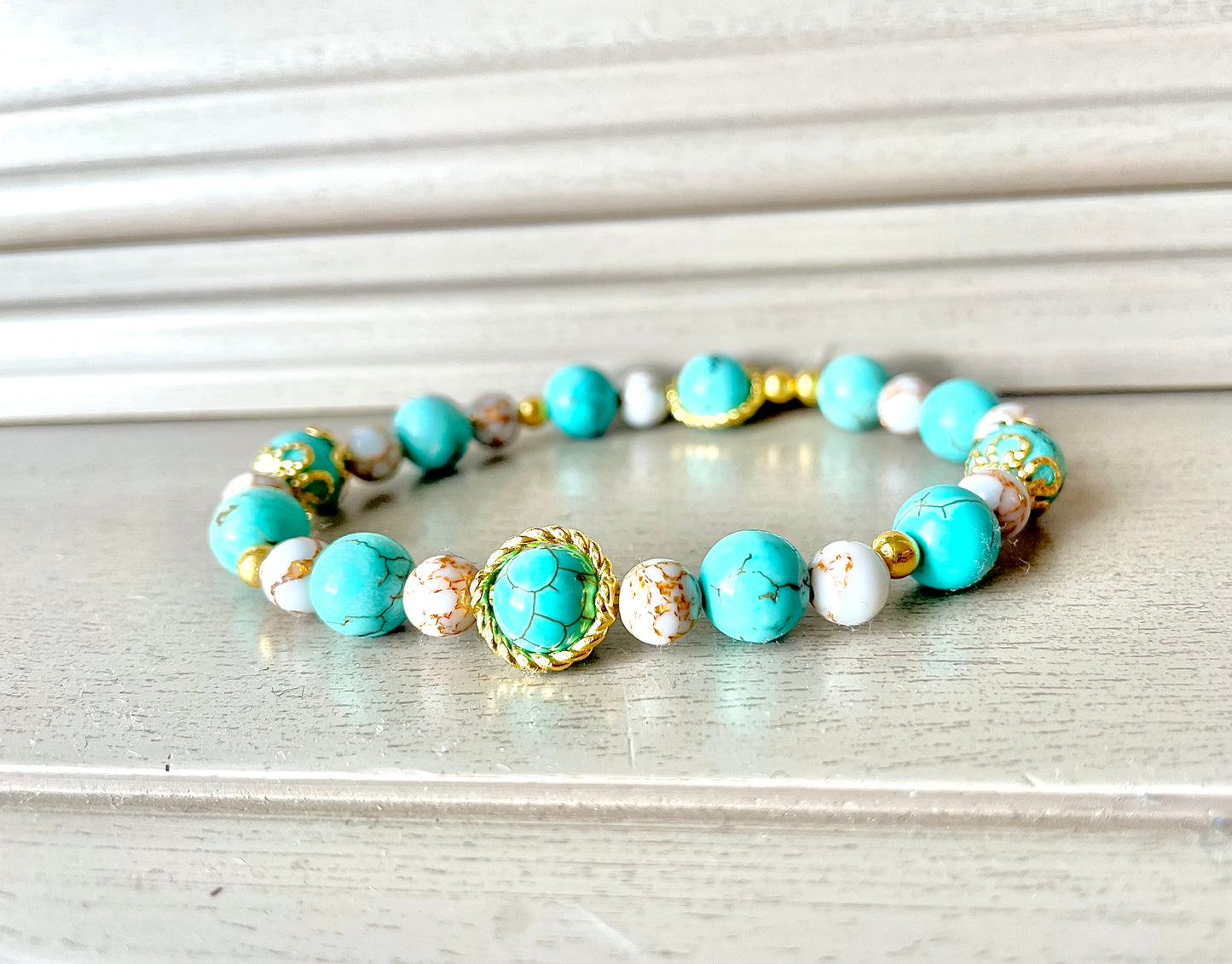Bracelet en pierres naturelles de turquoise ~