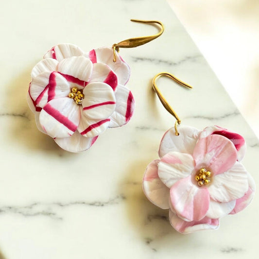 Boucles d'oreilles fleur à pétales blancheet  fushia - bijoux cielo craft