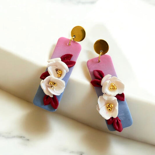 Boucles d'oreilles avec fleurs blanches roses et bleu - Bijoux Cielo Craft