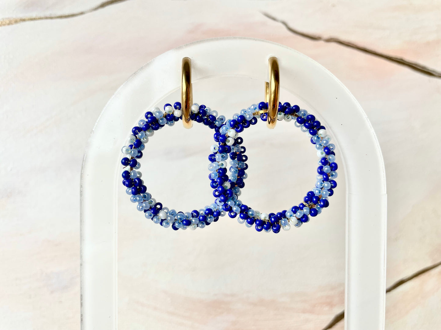 Boucles d’oreilles et cercle en perles tressées bleu nuit ~
