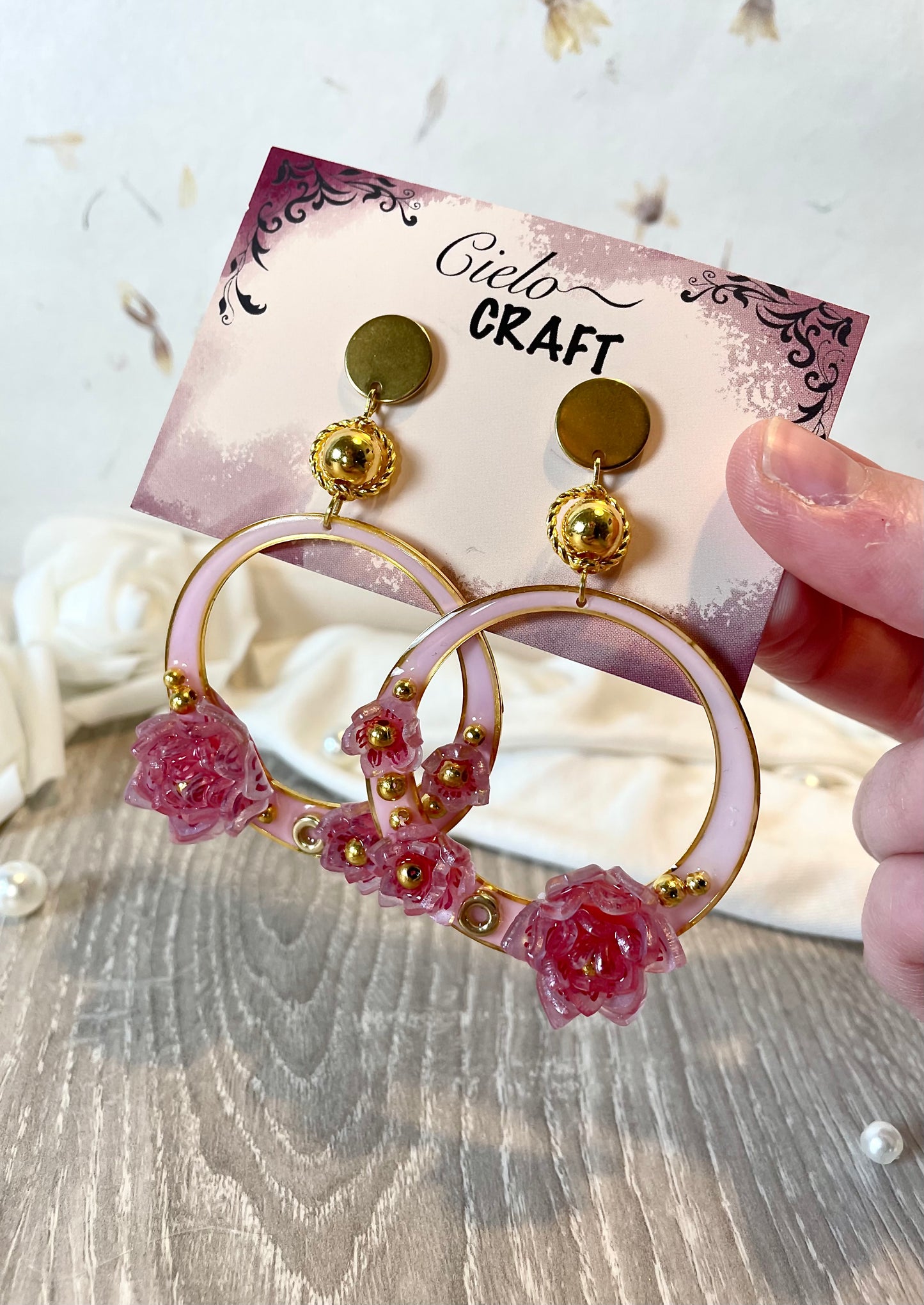 Boucles d'oreilles fleurs de lotus rose pendantes ~