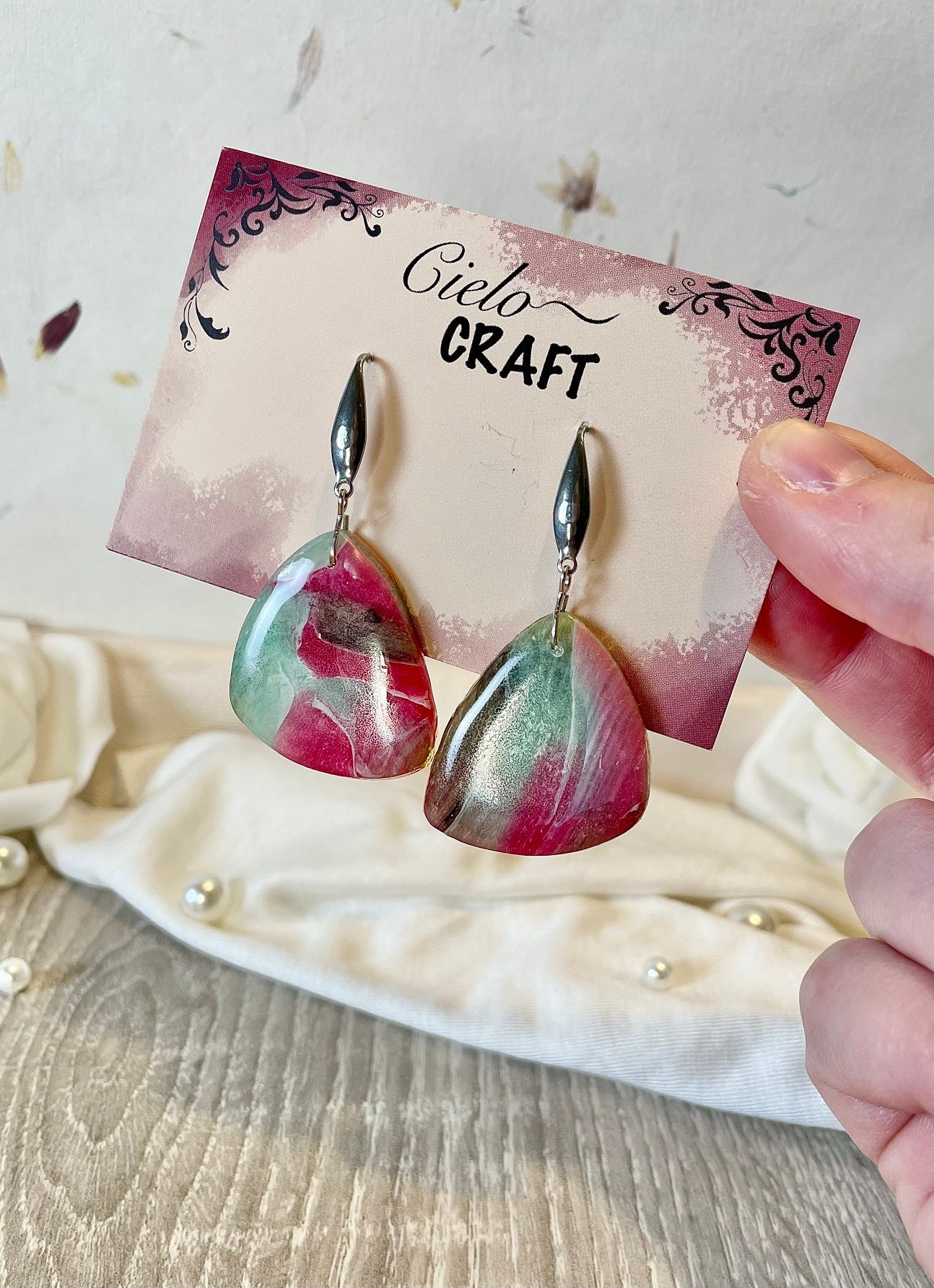 Boucles d'oreilles fake stone gris coloré triangle ~