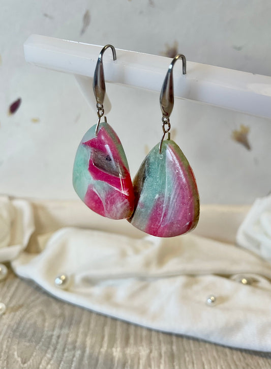 Boucles d'oreilles fake stone gris coloré triangle ~