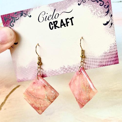 Boucles d'oreilles carrées à effet marbre corail - bijoux cielo craft