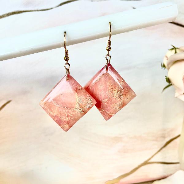 Boucles d'oreilles carrées à effet marbre corail - bijoux cielo craft