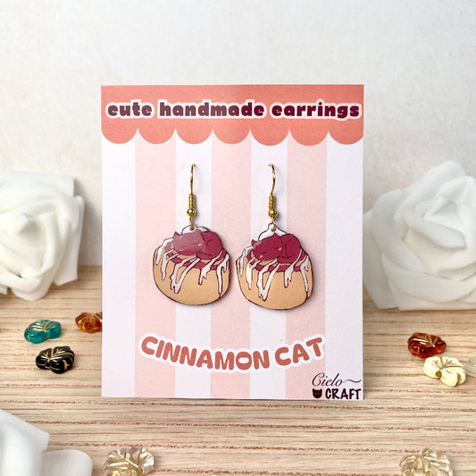Boucles d'oreilles petit chat sur cinnamon roll - bijoux cielo craft