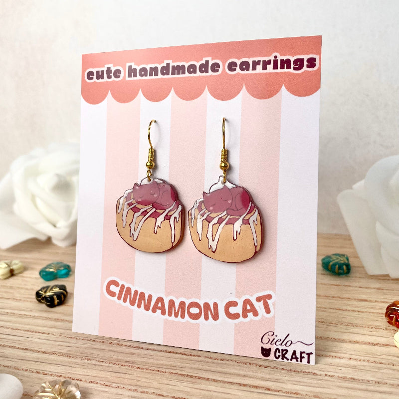 Boucles d'oreilles petit chat sur cinnamon roll - bijoux cielo craft