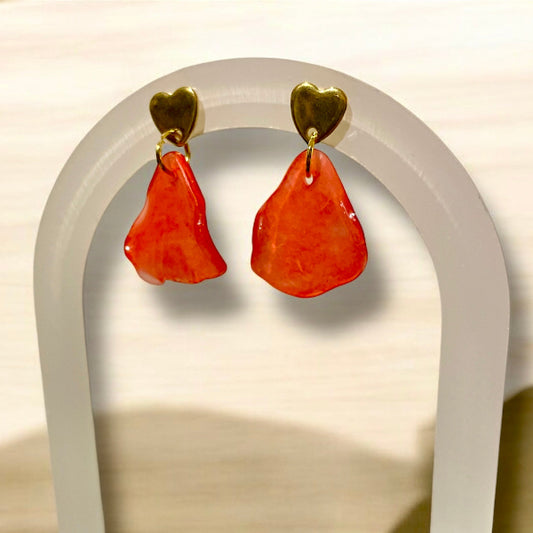 boucles d'oreilles petit cœur et pétale pendante rouge écarlate - bijoux cielo craft
