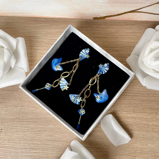 Boucles d'oreilles pendantes avec charms éventails et petit chat - Bijoux Cielo Craft