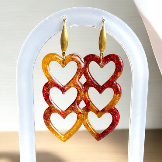 Boucles d'oreilles cœurs en résine rouge et or - bijoux cielo craft