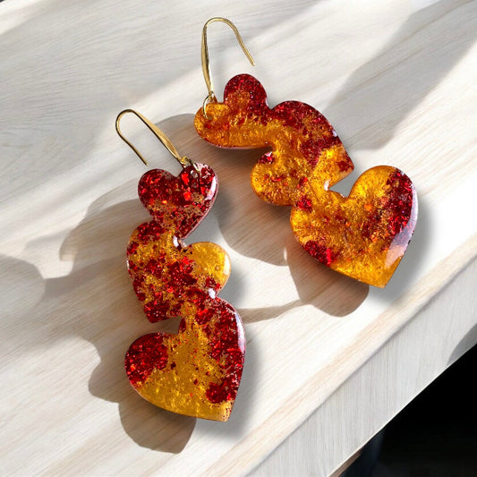 Boucles d'oreilles cœurs en résine rouge et or - bijoux cielo craft