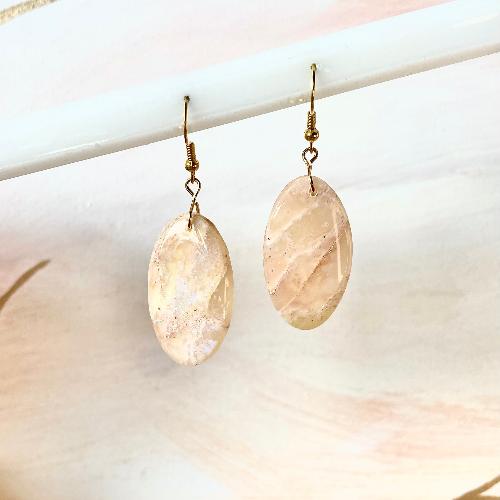 Boucles d'oreilles ovales effet marbré ivoire - bijoux cielo craft