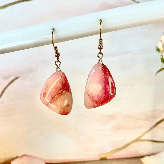 Boucles d'oreilles losange à effet marbre corail - bijoux cielo craft