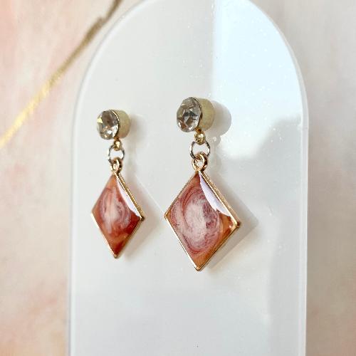 boucles losange en résine orange et rouge bijoux cielo craft