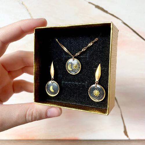 Ensemble boucles d'oreilles et collier lune et soleil doré et noir - bijoux cielo craft