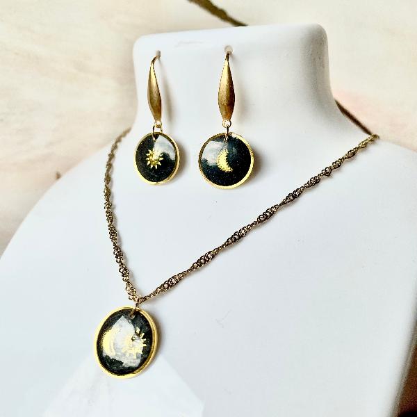Ensemble boucles d'oreilles et collier lune et soleil doré et noir - bijoux cielo craft