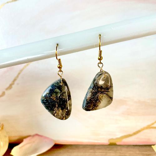 Boucles d'oreilles en pendantes effet marbre noir - Bijoux cielo craft