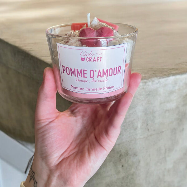 bougie gourmande pomme d'amour rose et blanche bijoux cielo craft