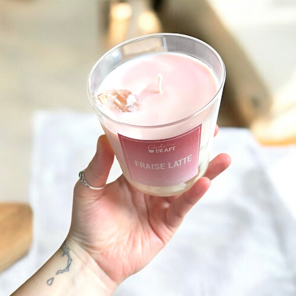 Bougie artisanale trompe l'oeil, fraise latté - bijoux cielo craft