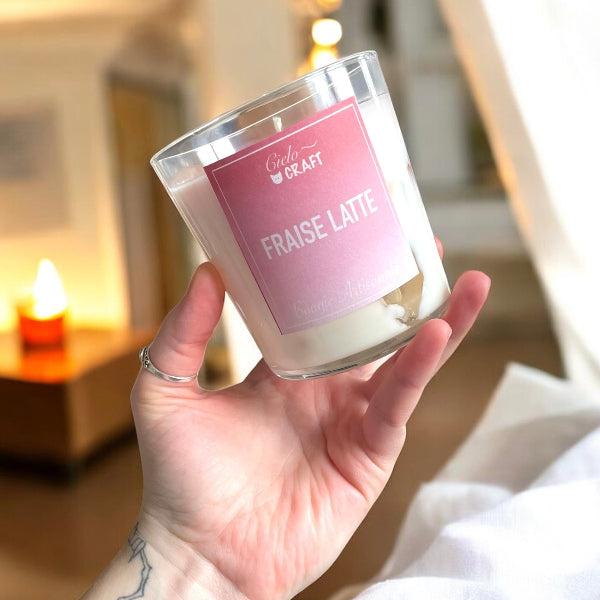 Bougie artisanale trompe l'oeil, fraise latté - bijoux cielo craft