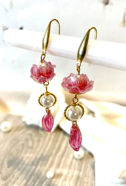 Boucles d'oreilles petite fleur de lotus rose ~