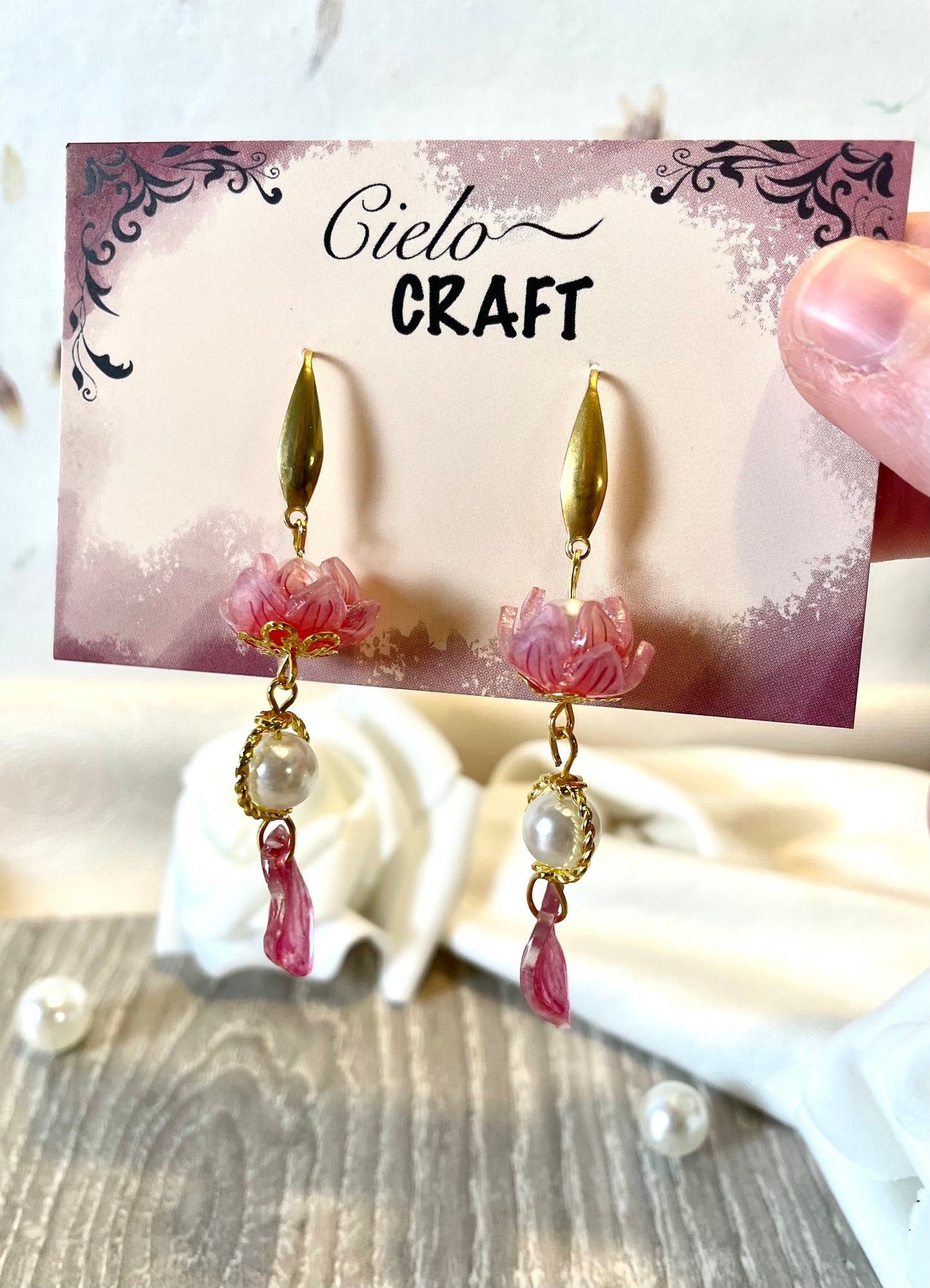 Boucles d'oreilles petite fleur de lotus rose ~