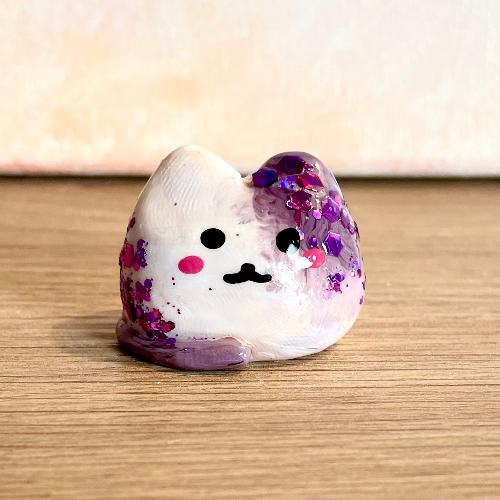 Mini cat gelé violet - petit chat en porcelaine froide - bijoux cielo craft