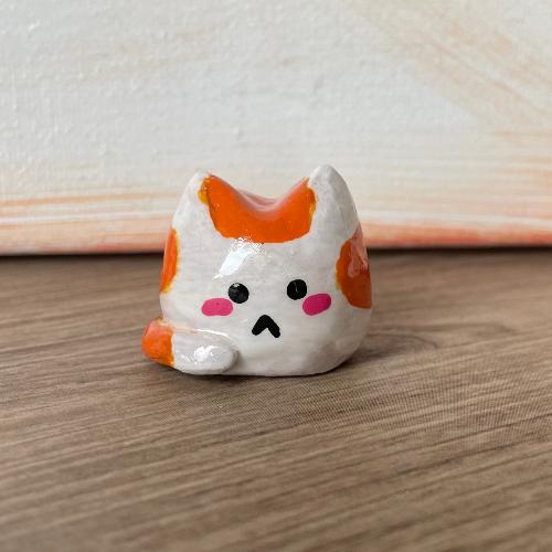 mini cat roux et blanc - petit chat en porcelaine froide - bijoux cielo craft