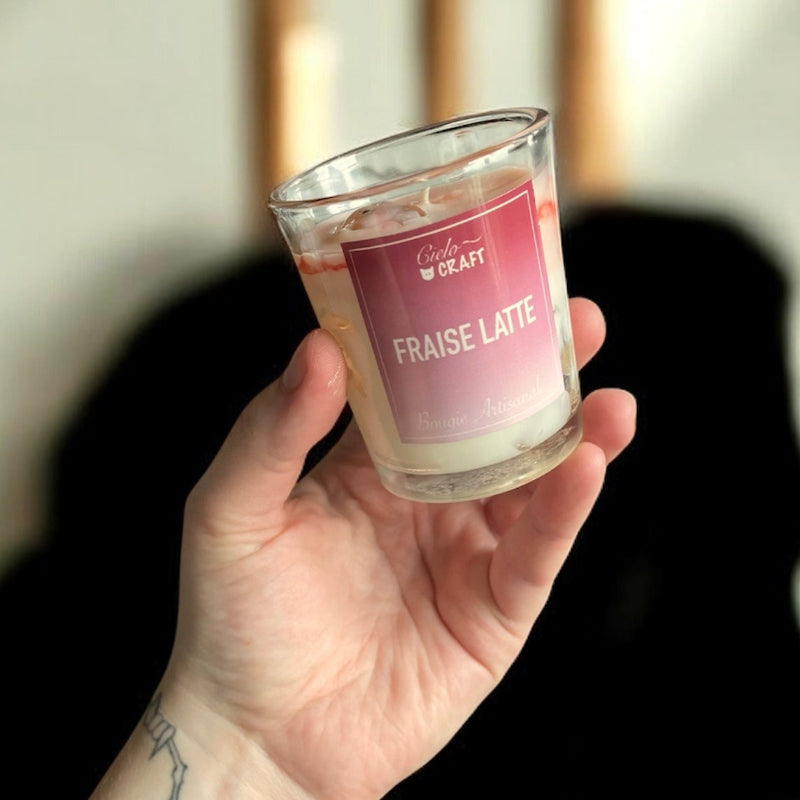 Bougie artisanale trompe l'oeil, fraise latté - bijoux cielo craft