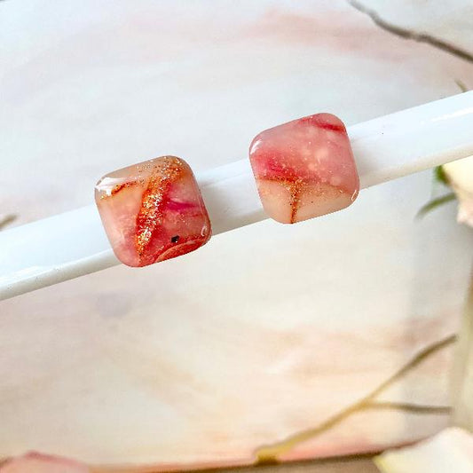 Boucles d'oreilles en puces carrées - marbre corail - bijoux cielo craft