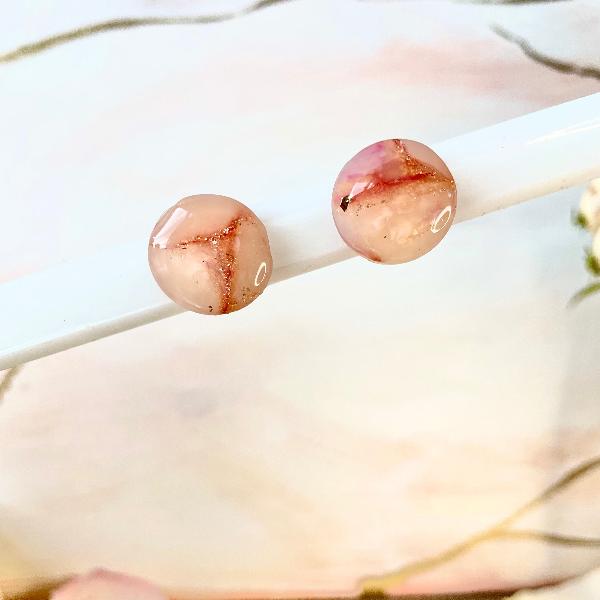 Boucles d'oreilles en puces rondes - marbre corail - bijoux cielo craft