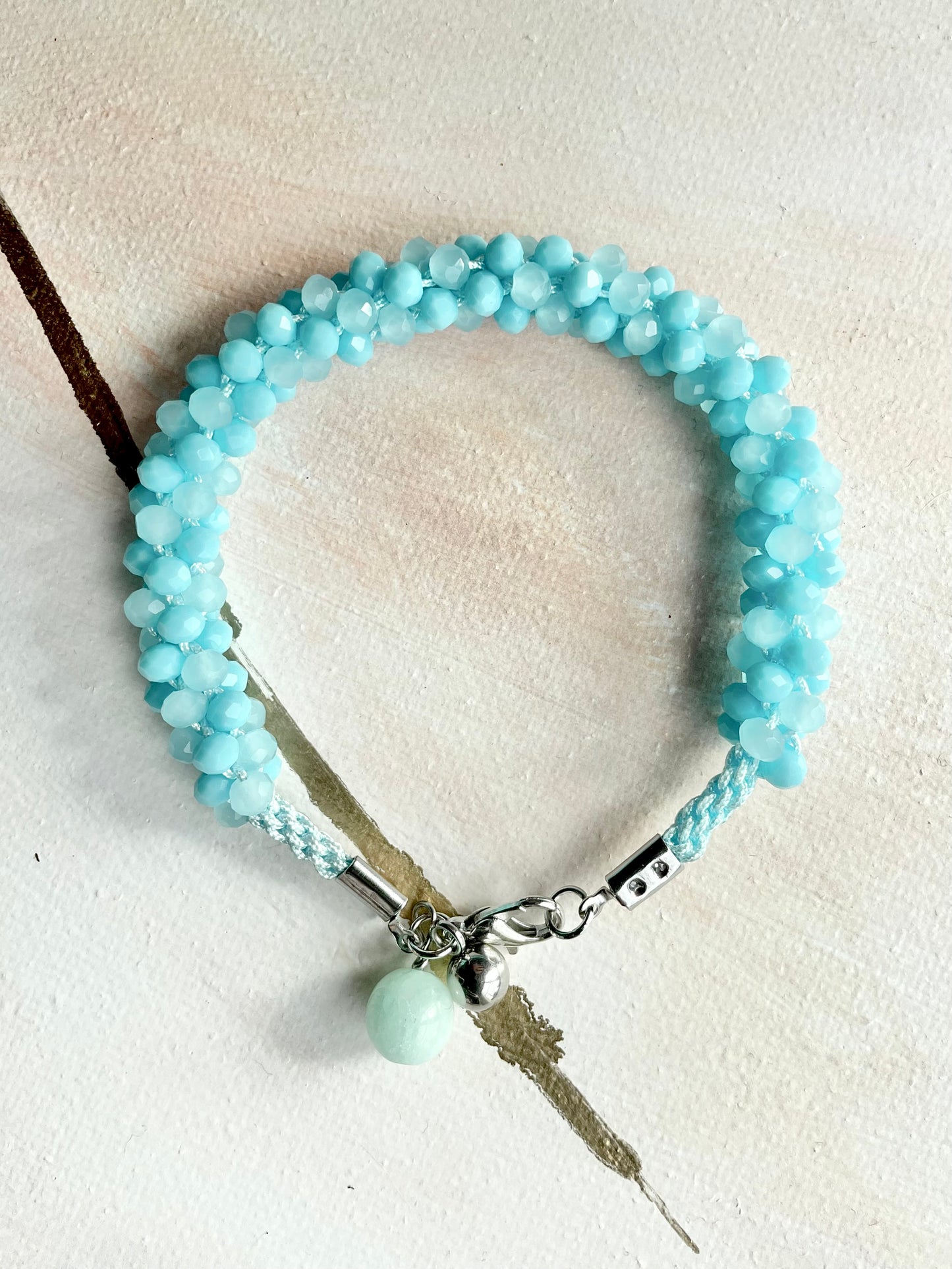 Bracelet Kumihimo en perles de riz bleu turquoise et sa pierre d'amazonite jade ~