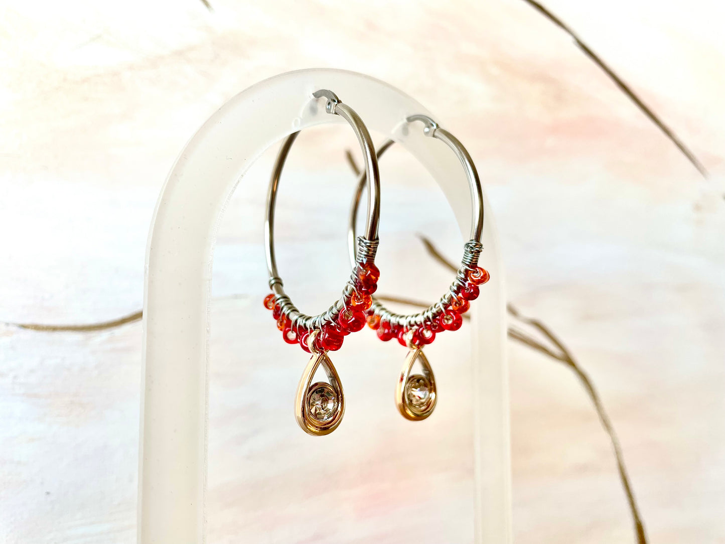 Boucles d’oreilles créoles perles et pendant ~