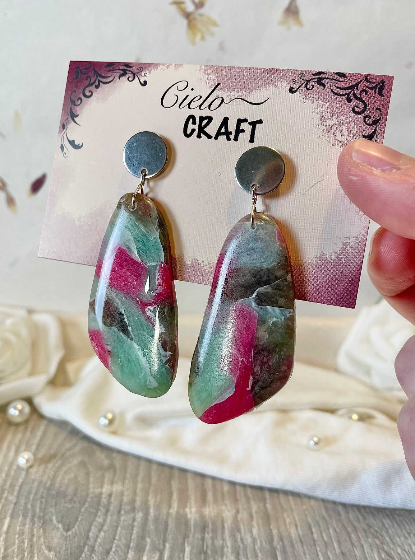 Boucles d'oreilles fake stone gris coloré pendantes ~