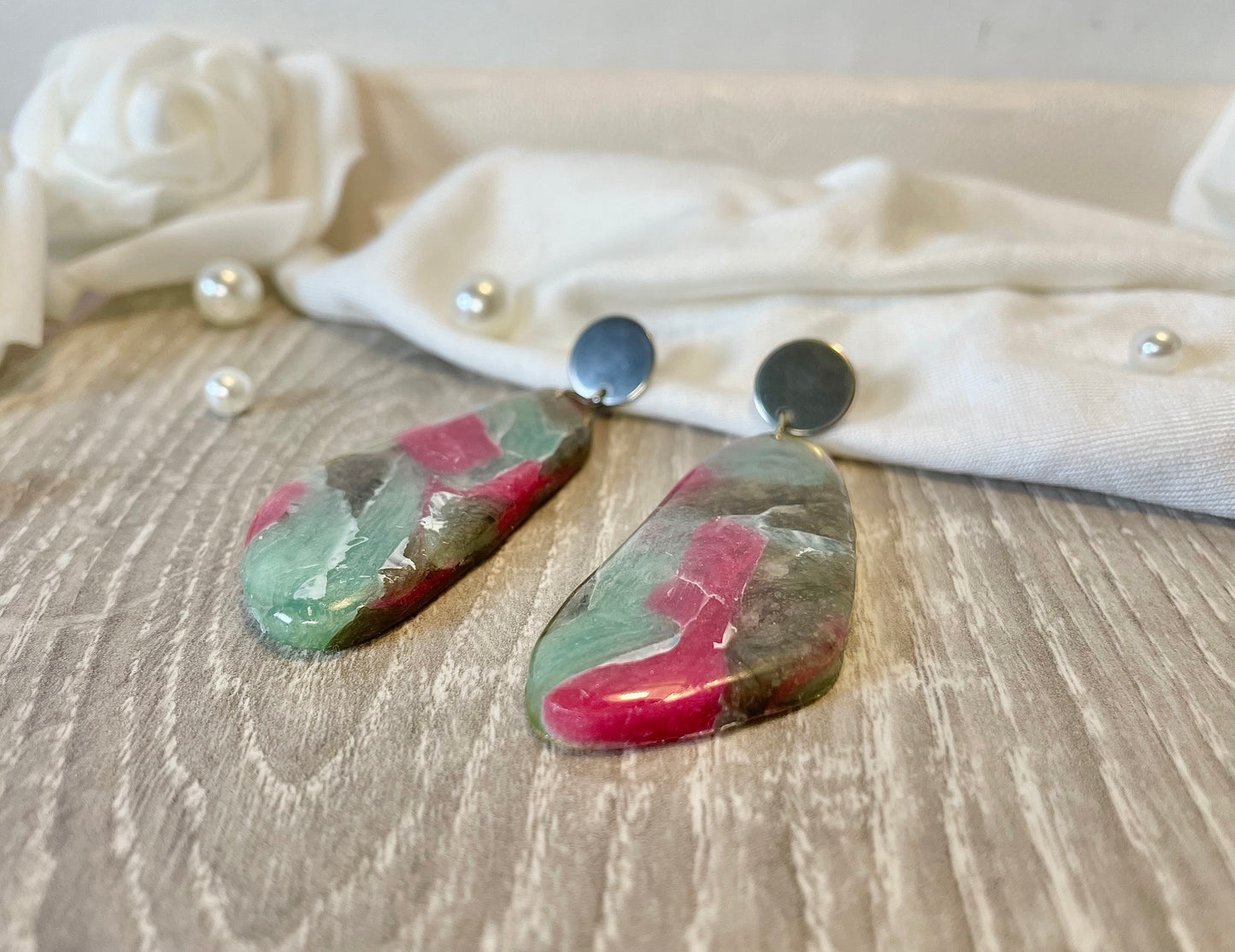 Boucles d'oreilles fake stone gris coloré pendantes ~