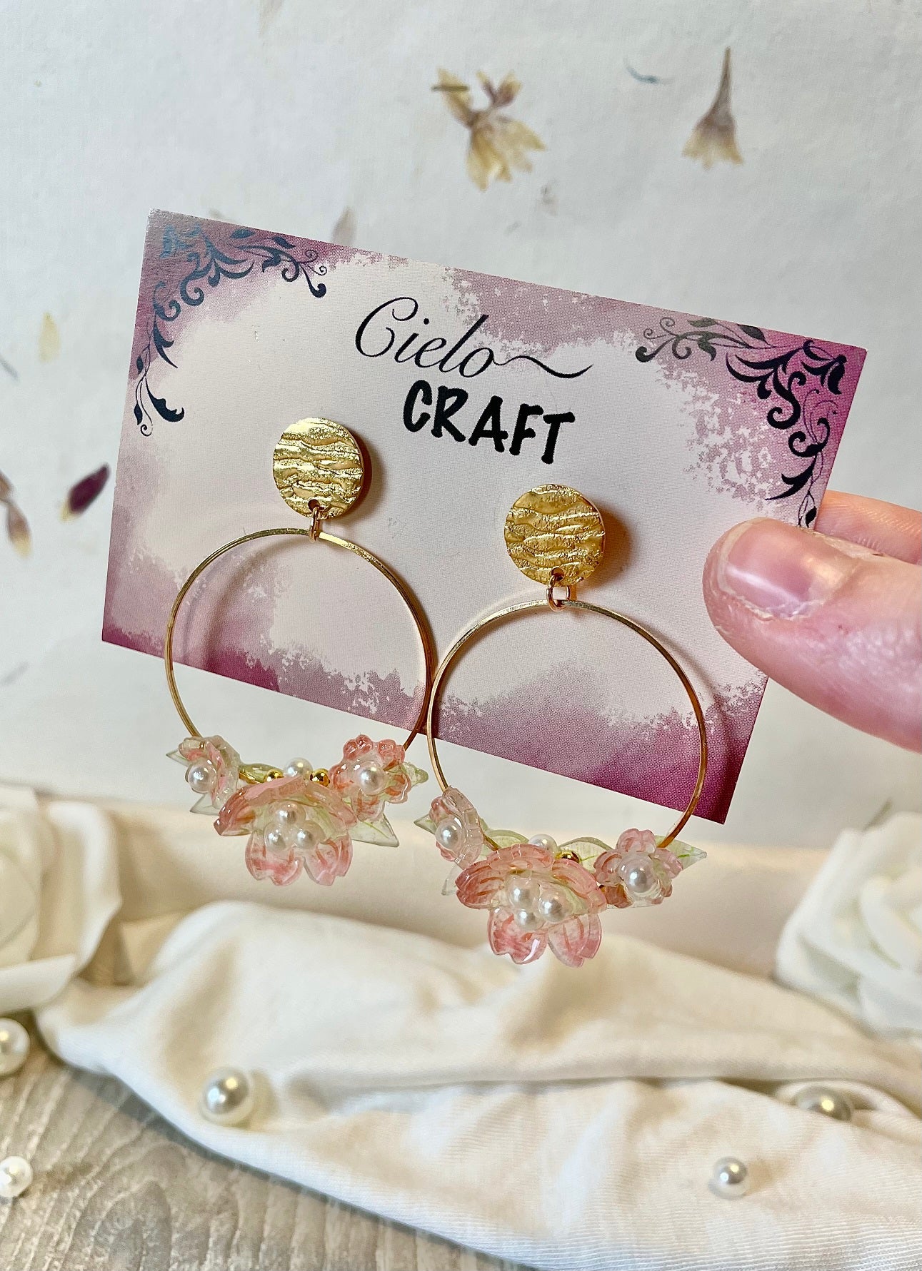 Boucles d'oreilles fleurs de cerisier rose pendantes ~