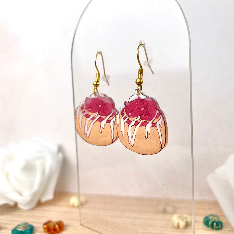 Boucles d'oreilles petit chat sur cinnamon roll - bijoux cielo craft
