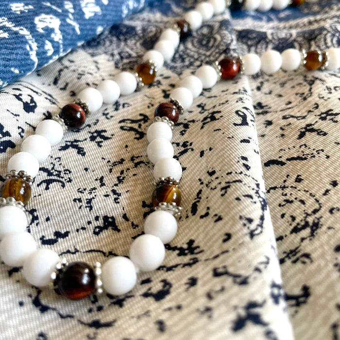 Collier en pierres natutrelles - pierres d'onyx blanc et oeil du tigre - bijoux cielo craft