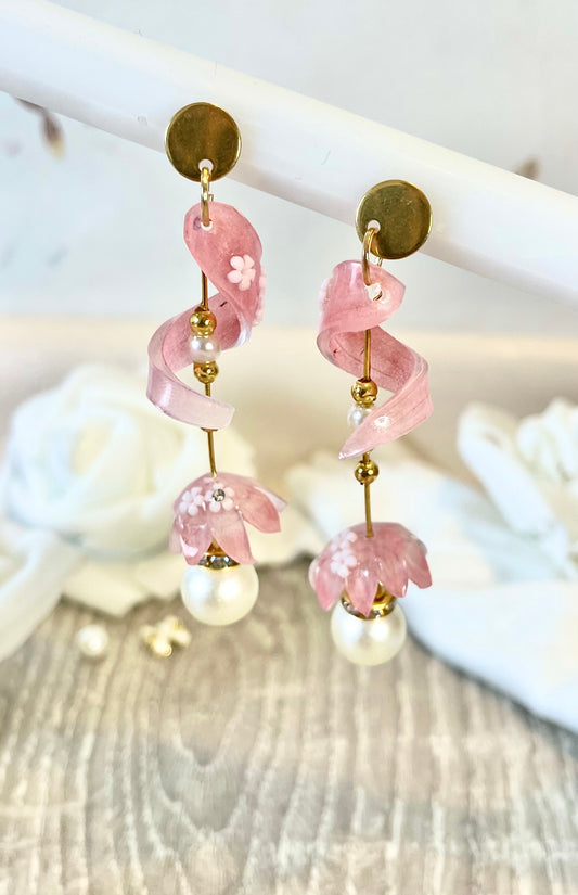 Boucles d'oreilles fleur rose pendantes ~